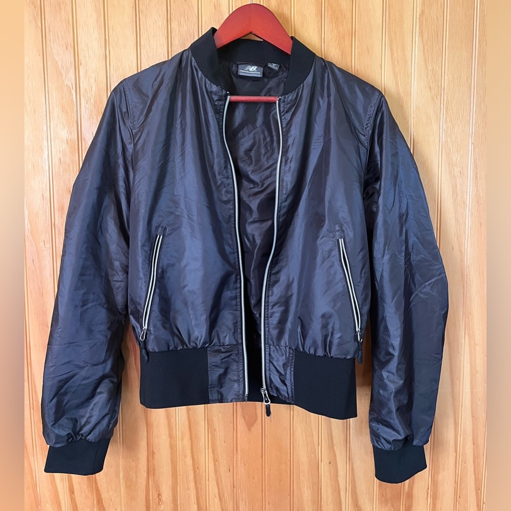 New Balance Women’s Jacket - Ruched Sleeve Size Small